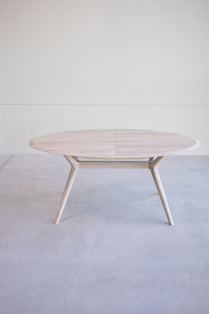 NordicStory Carmen extending dining table in solid oak wood