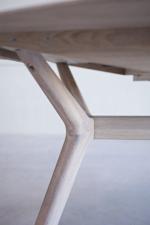 NordicStory Carmen extending dining table in solid oak wood