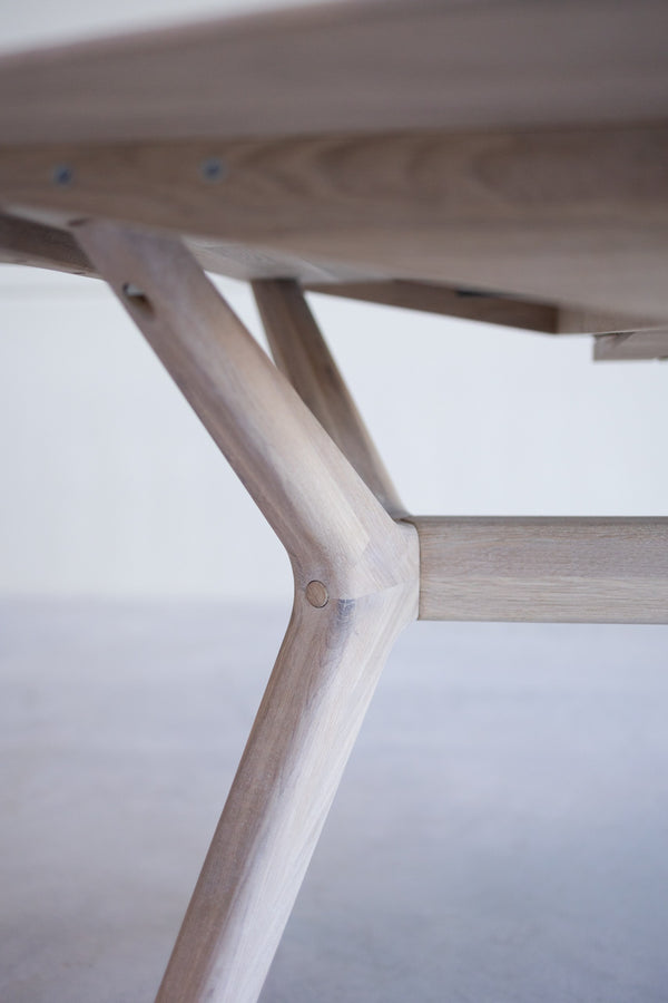 NordicStory Carmen extending dining table in solid oak wood