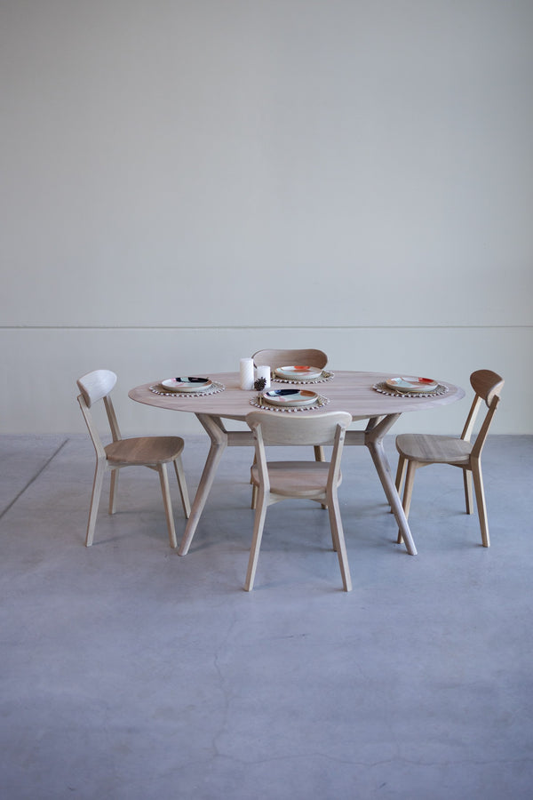 NordicStory Carmen extending dining table in solid oak wood