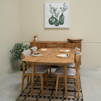 NordicStory Rectangular extendable dining table in solid oak "Escandi".