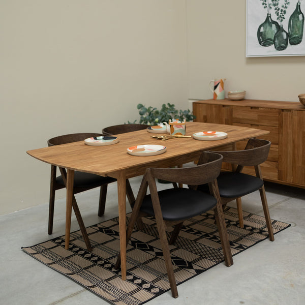 NordicStory Rectangular extendable dining table in solid oak Escandi