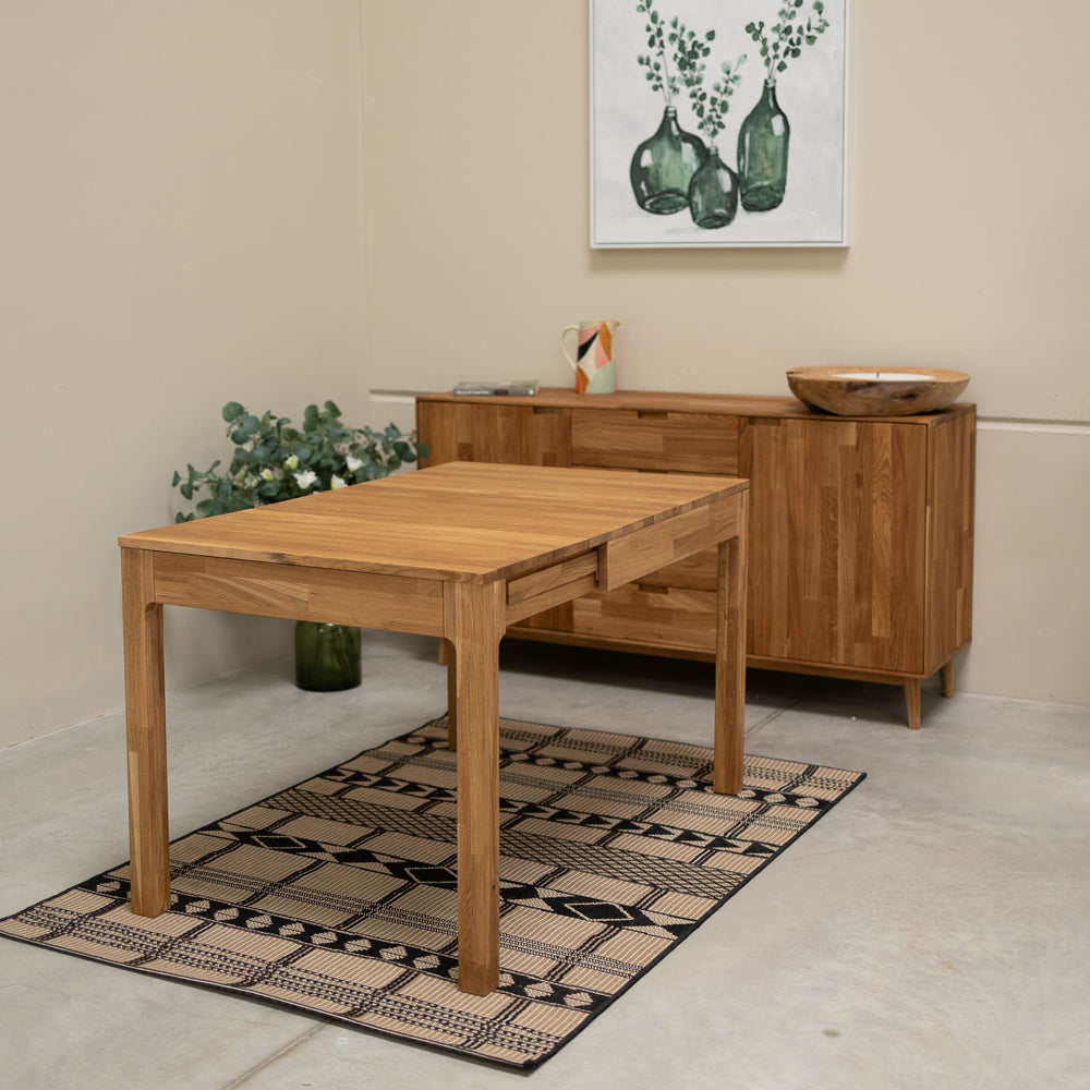 NordicStory Extending dining table in solid oak Marsi Oak.