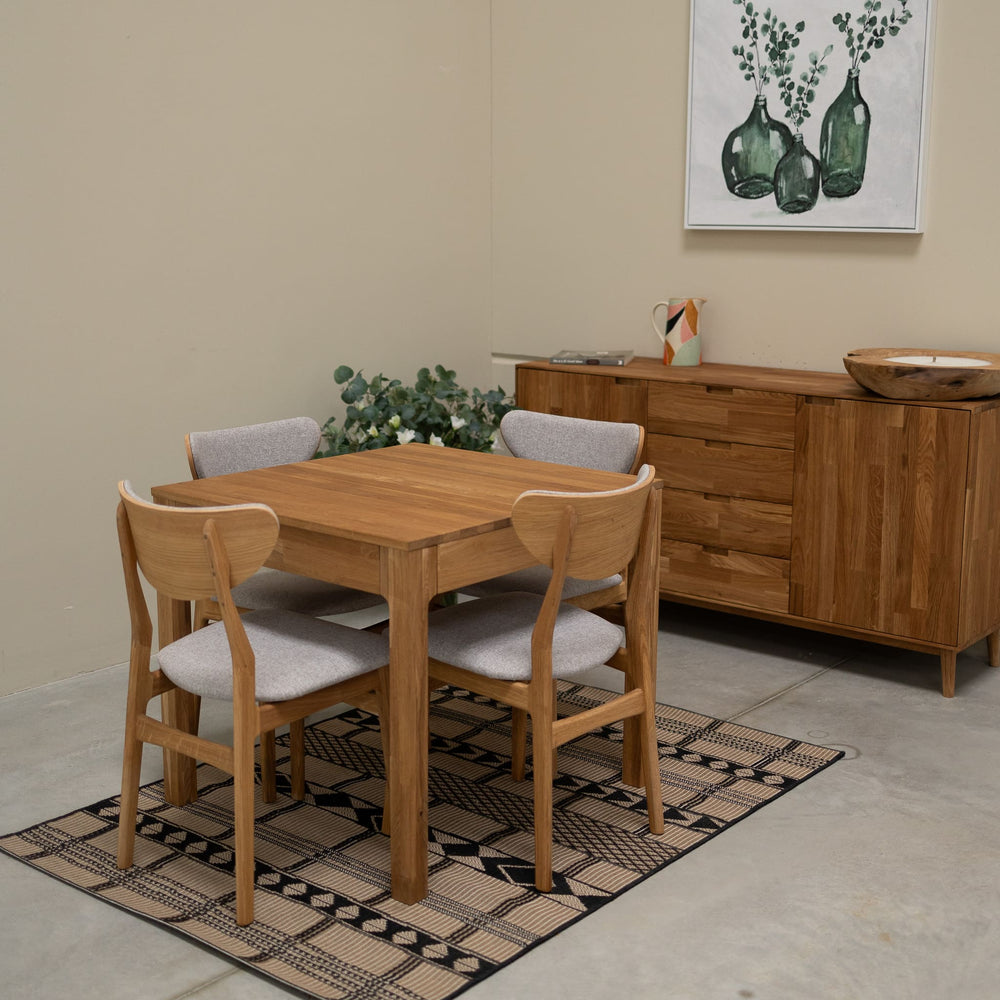 NordicStory Extending dining table in solid oak Marsi Oak.