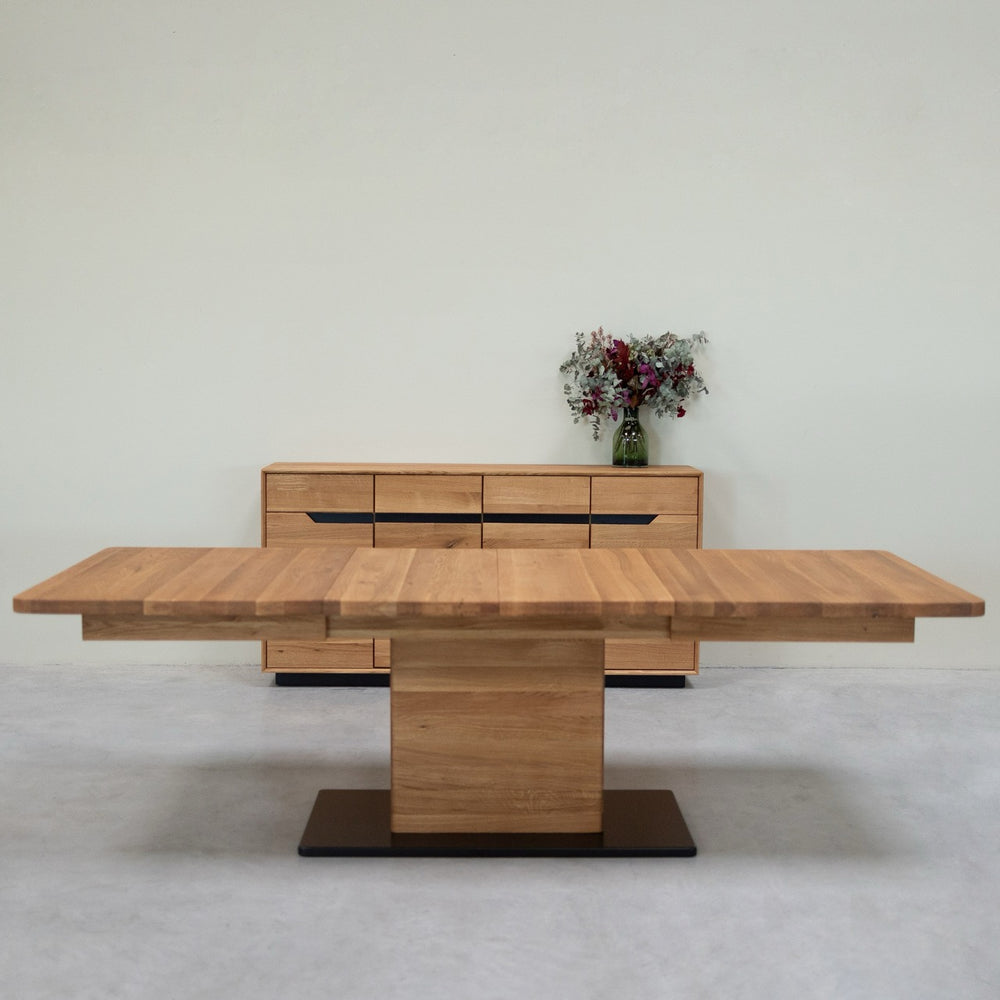 NordicStory Extending dining table in solid oak Bremen, 160-250 x 90 x 75 cm.