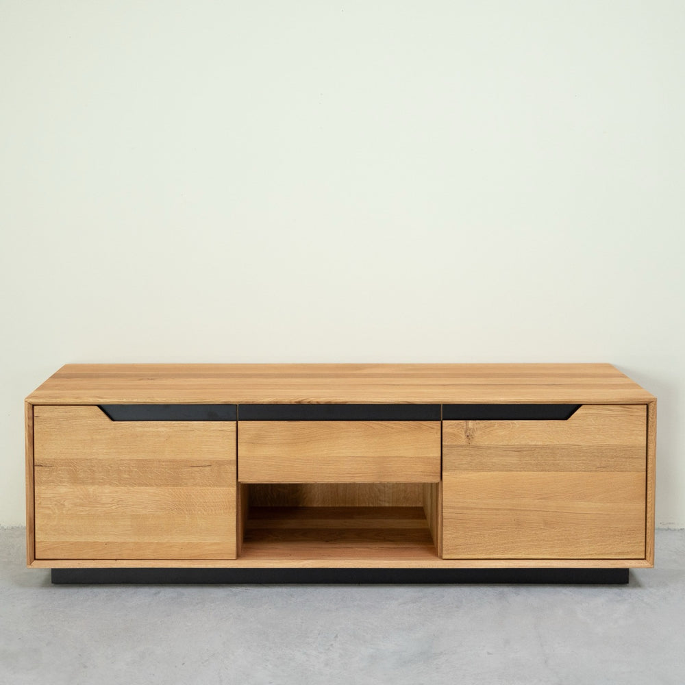 NordicStory TV stand in solid oak Bremen, 160 x 42 x 50 cm.