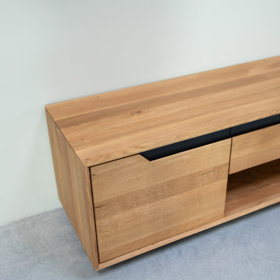 NordicStory TV stand in solid oak Bremen, 160 x 42 x 50 cm.