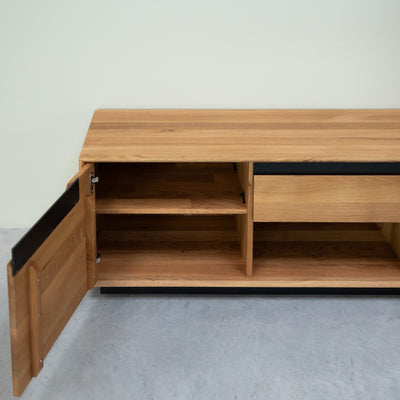 NordicStory TV stand in solid oak Bremen, 160 x 42 x 50 cm.