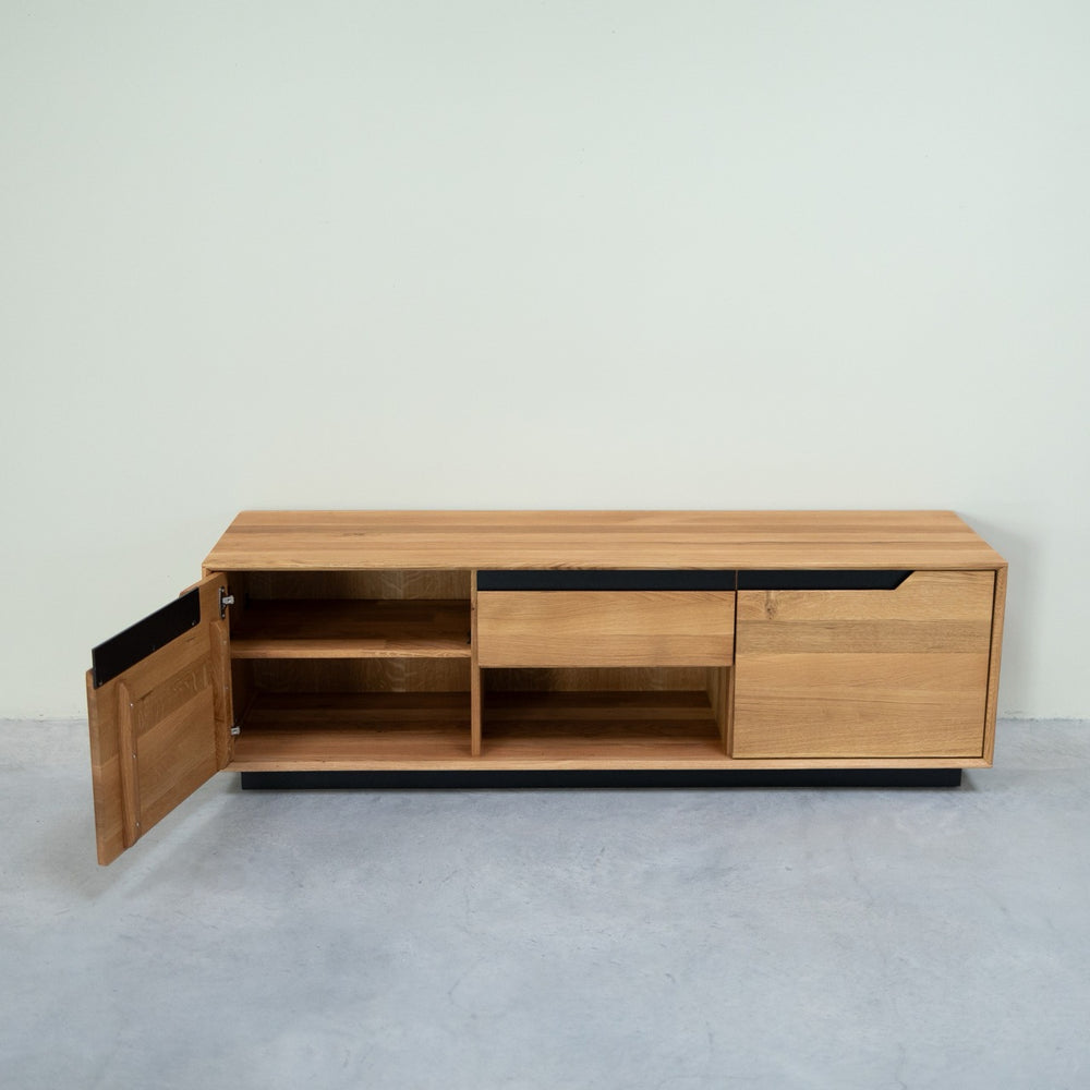 NordicStory TV stand in solid oak Bremen, 160 x 42 x 50 cm.