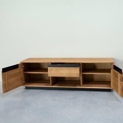 NordicStory TV stand in solid oak Bremen, 160 x 42 x 50 cm.
