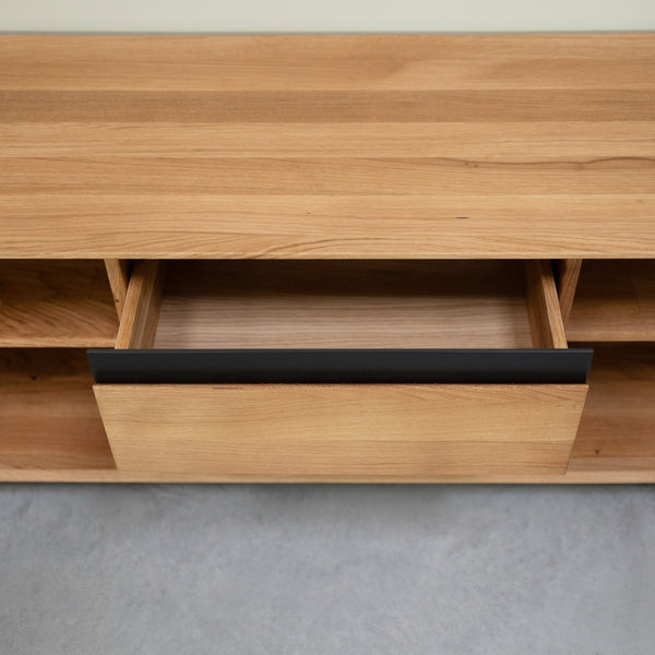 NordicStory TV stand in solid oak Bremen, 160 x 42 x 50 cm.