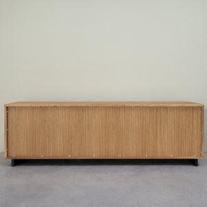 NordicStory TV stand in solid oak Bremen, 160 x 42 x 50 cm.