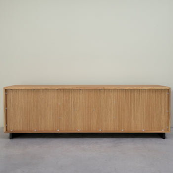 NordicStory TV stand in solid oak Bremen, 160 x 42 x 50 cm.