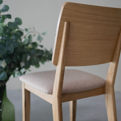 NordicStory Pack of upholstered solid oak dining chairs from the Mauritz collection Furniture in Nordic beige color with a modern design Oak.