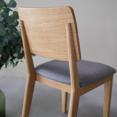 NordicStory Pack of upholstered solid oak dining chairs from the Mauritz collection Furniture in Nordic gray with a modern design Roble.Store