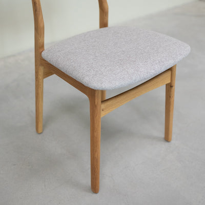 VESKOR Pack of 2 or 4 Maxwell Solid Oak Dining Chairs, Gray Upholstery