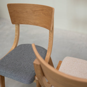 VESKOR Pack of 2 or 4 Dining Chairs in Solid Oak Lucas, Gray or Beige Upholstery