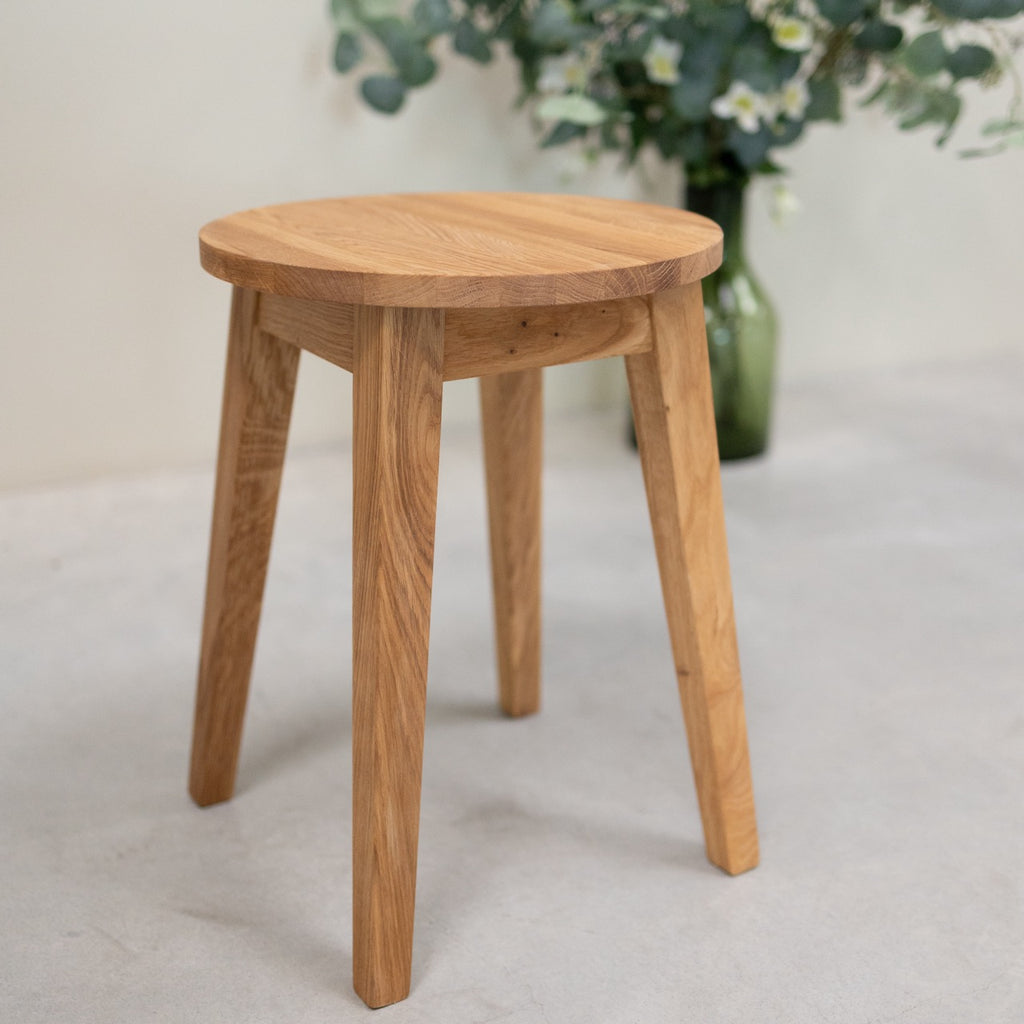 NordicStory Pack of 2 or 4 Solid Oak Wood Dining Stools Diana