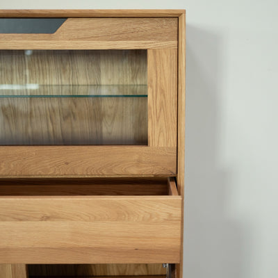 NordicStory Bremen 3 oak solid wood display cabinet, 124 x 38 x 134 cm.