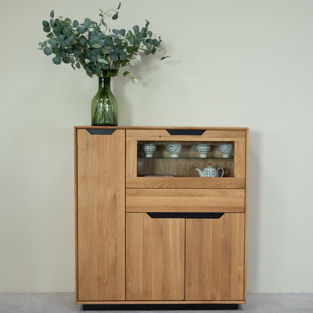 NordicStory Bremen 3 oak solid wood display cabinet, 124 x 38 x 134 cm.