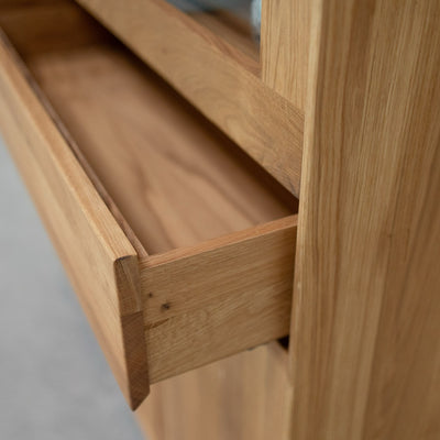 NordicStory Bremen 3 oak solid wood display cabinet, 124 x 38 x 134 cm.