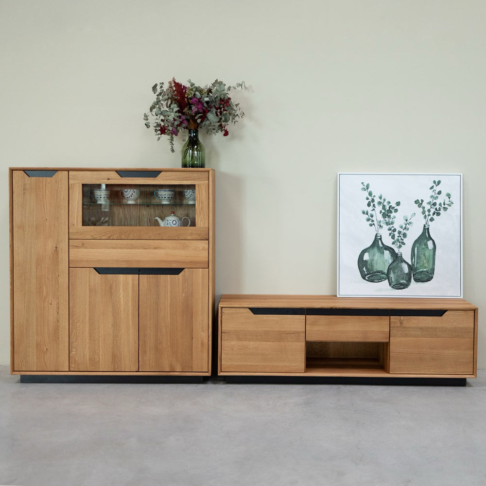 NordicStory Bremen 3 oak solid wood display cabinet, 124 x 38 x 134 cm.