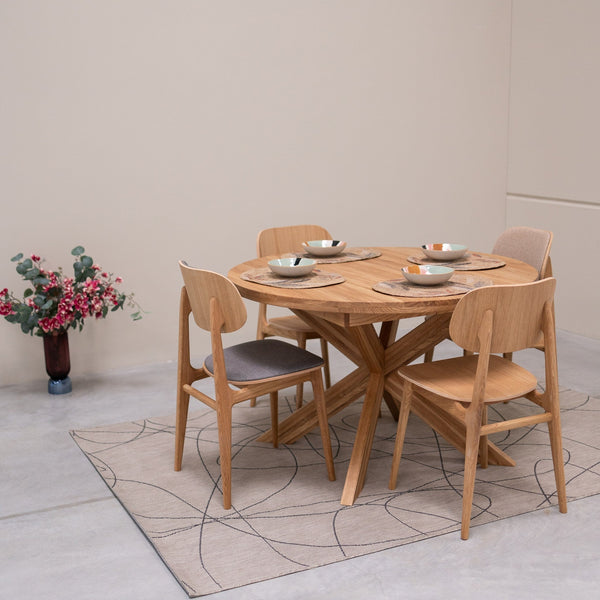 Round extendable dining table in solid oak Holger : NordicStory