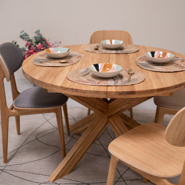 Round extendable dining table in solid oak Holger : NordicStory