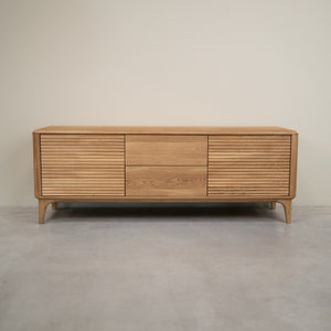 Oxford 3.2.2 solid oak TV stand | NordicStory