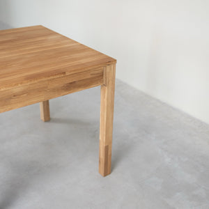Extending dining table in solid oak wood Marsi | NordicStory