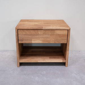 Judith solid oak nightstand