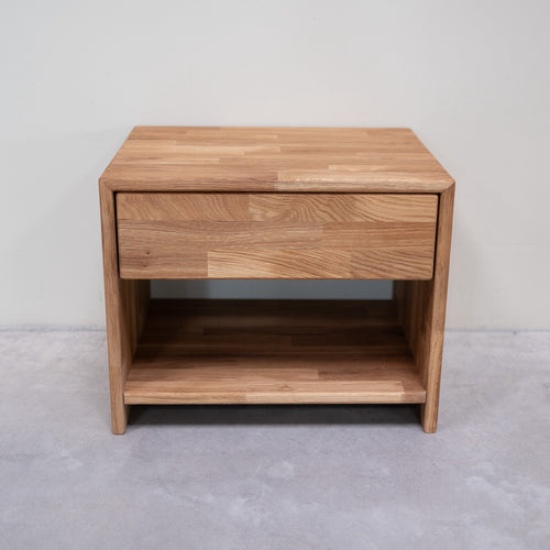 Judith solid oak nightstand