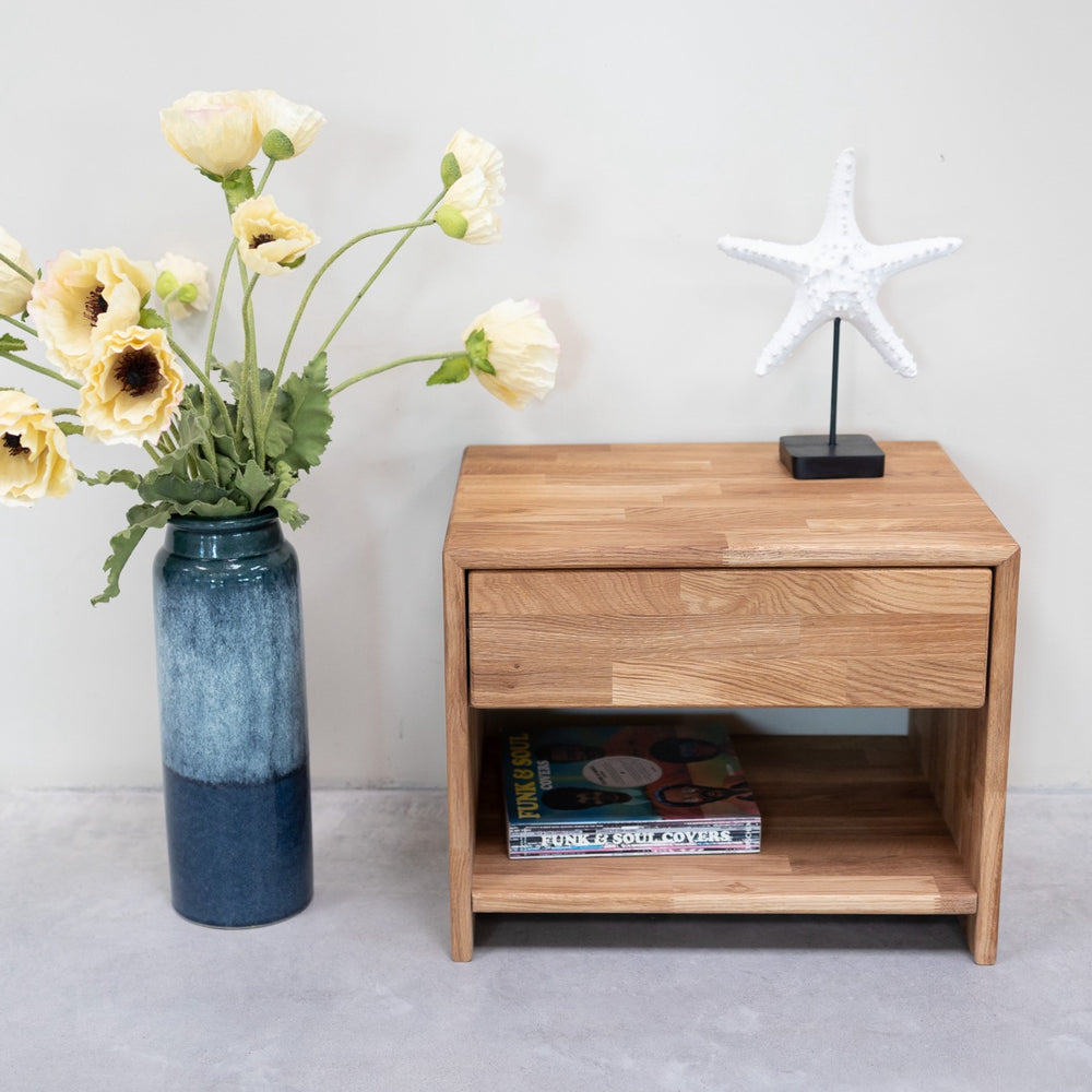 Judith solid oak nightstand
