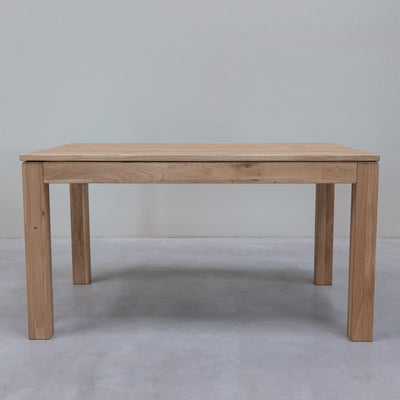 Extendable dining table in solid oak L2