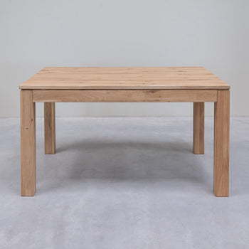 Extendable dining table in solid oak L2