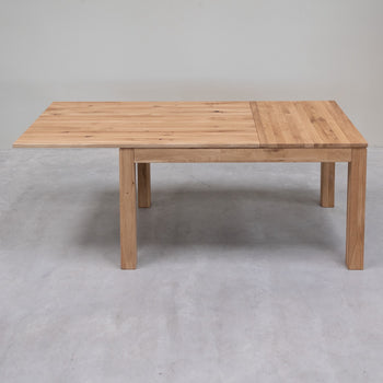 Extendable dining table in solid oak L2