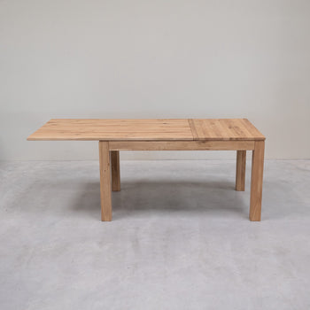 Extendable dining table in solid oak L2