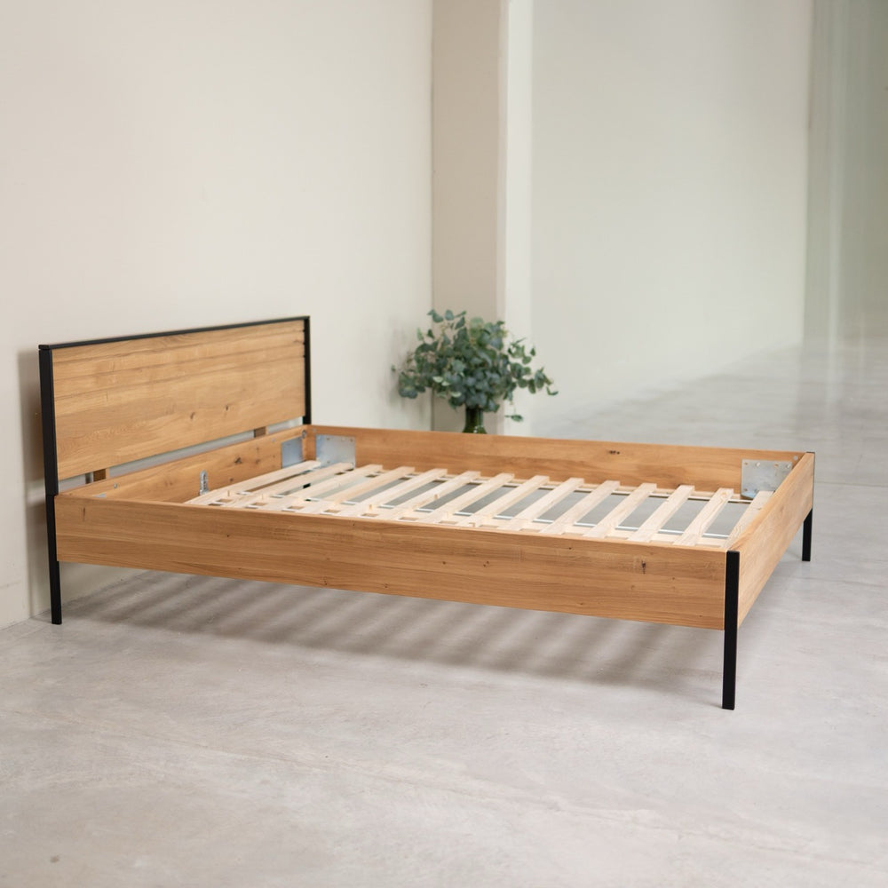 Cama de madera maciza roble Runa | NordicStory
