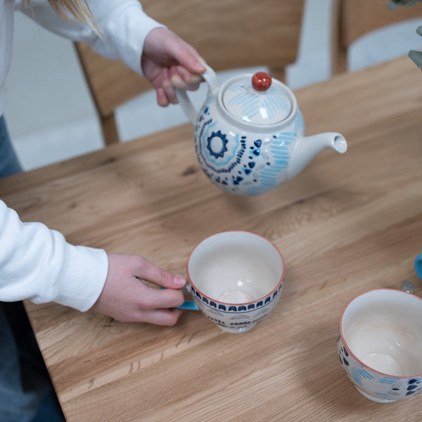 Extendable dining table in solid oak L2