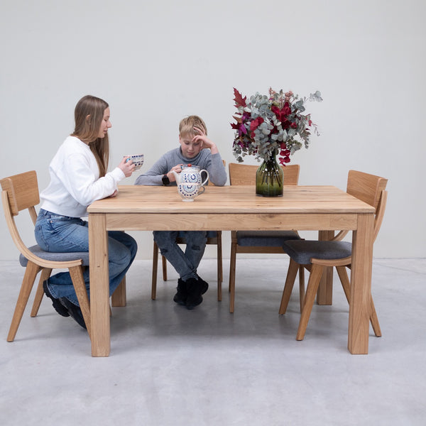 Extendable dining table in solid oak L2
