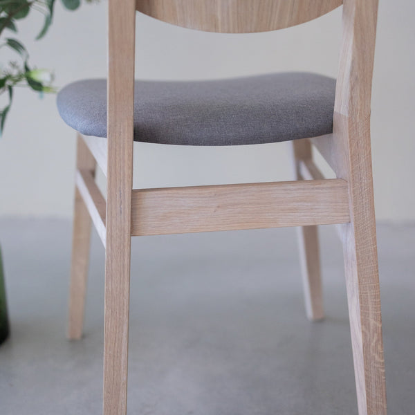 Pack of 2 or 4 Nova Dining Chairs, Solid Bleached Oak Frame | NordicStory