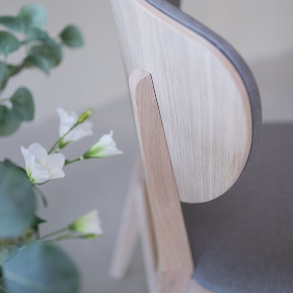 Pack of 2 or 4 Nova Dining Chairs, Solid Bleached Oak Frame | NordicStory