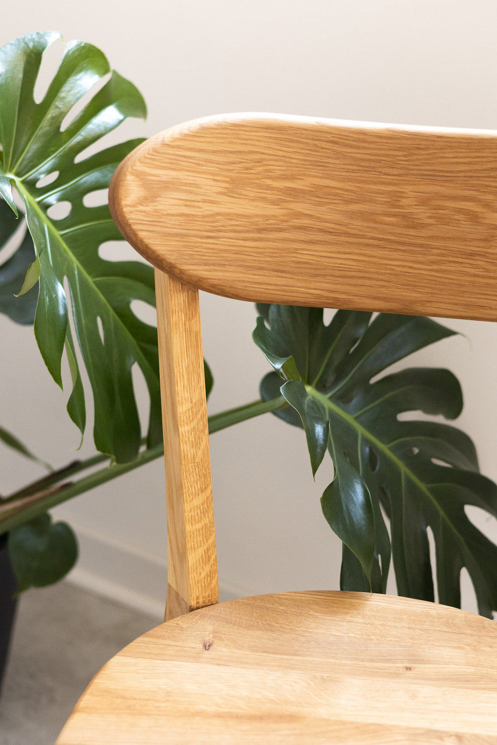 Pack of 2 or 4 Solid Oak Dining Chairs Isku | NordicStory