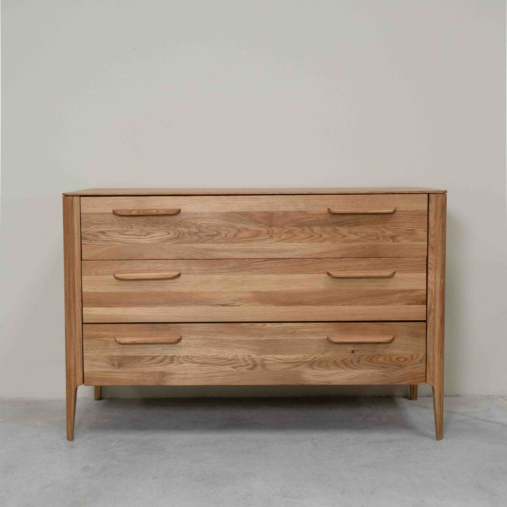 Atlanta solid oak dresser chest of drawers, 120 x 46,8 x 78,6 cm. | NordicStory