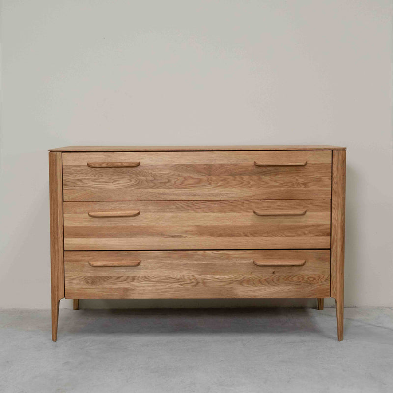 Atlanta solid oak dresser chest of drawers, 120 x 46,8 x 78,6 cm. | NordicStory