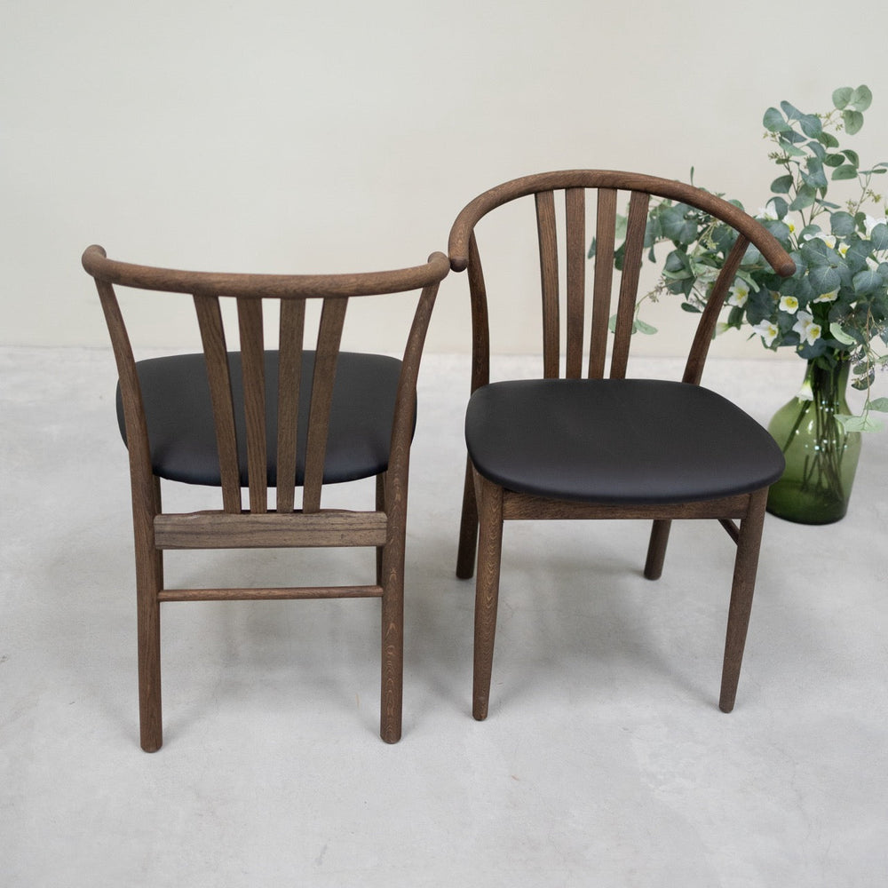 Pack of 2 or 4 Dagmar Solid Oak Dining Chairs, upholstered Black | VESKOR