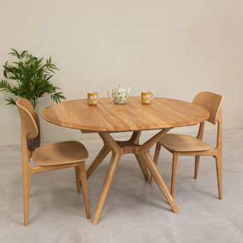 Round extendable dining table in solid oak Carmen | NordicStory