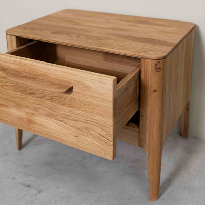 Atlanta solid oak bedside table, 56,2 x 38,2 x 47 cm (56,2 x 38,2 x 47 cm) | NordicStory