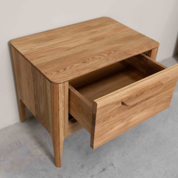 Atlanta solid oak bedside table, 56,2 x 38,2 x 47 cm (56,2 x 38,2 x 47 cm) | NordicStory