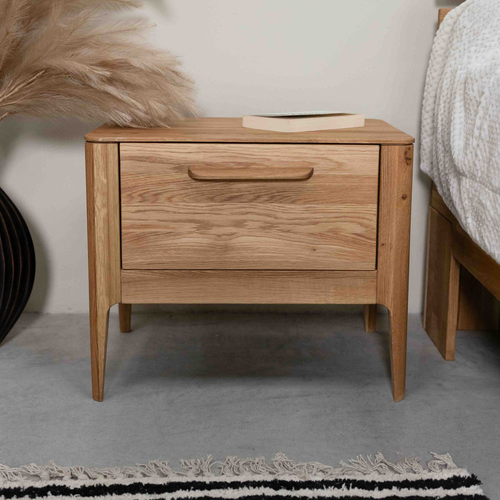 Atlanta solid oak bedside table, 56,2 x 38,2 x 47 cm (56,2 x 38,2 x 47 cm) | NordicStory
